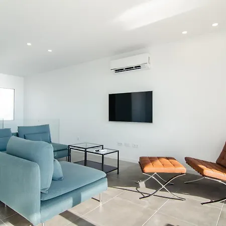 Ocean Views - New Private With Pool & Sea Views شقة