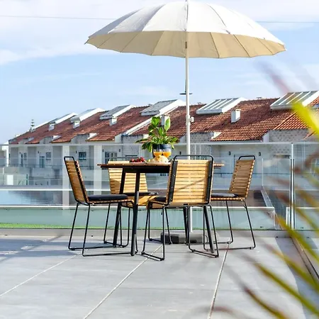 Ocean Views - New Private With Pool & Sea Views شقة *