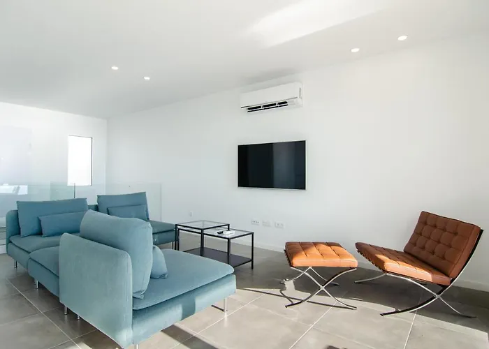 Ocean Views - New Private With Pool & Sea Views شقة